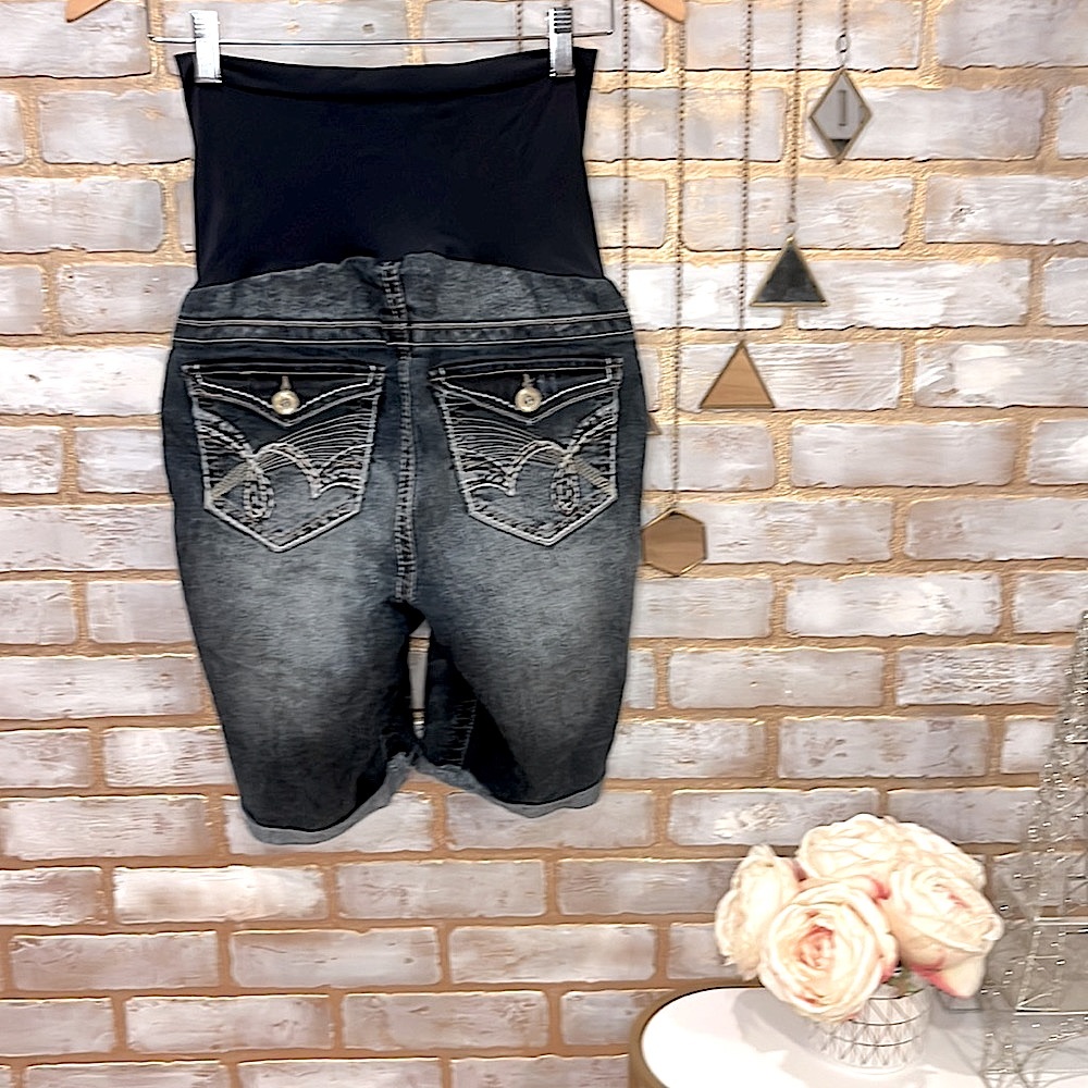 Wall Flower Dark Wash Denim Maternity Bermuda Shorts, Women’s Size Small. - Picture 3 of 7